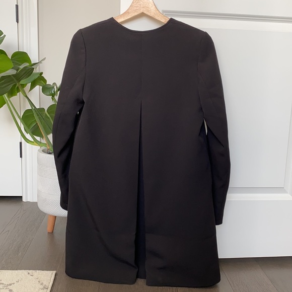 H&M coat, gently worn. Like new. Loose fit. - Picture 4 of 4